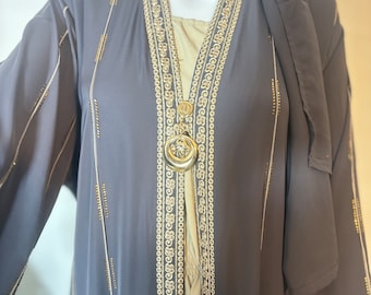 Donkergrijze abaya