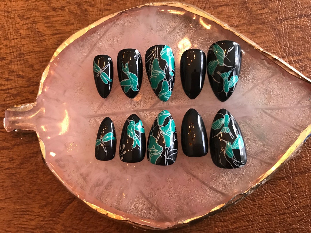 Calla Lilies, Birds and Dragonflies / Fake Nails/ Pressons/almond