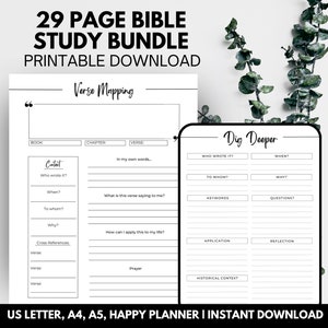 Op de afbeelding: Printbare Bijbelstudiebundel met 29 pagina's. De pagina's bevatten secties voor "Verskaarting" en "Dieper graven". De sectie "Verskaarting" bevat velden voor boek, hoofdstuk, vers, wie het schreef, wanneer, aan wie, waarom, kruisverwijzingen, in mijn eigen woorden, wat deze vers me vertelt, hoe kan ik dit op mijn leven toepassen, en gebed. De sectie "Dieper graven" bevat velden voor wie het schreef, wanneer, aan wie, waarom, trefwoorden, vragen, toepassing, reflectie en historische context.