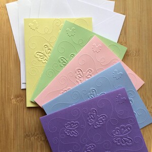 Ensemble de cartes de correspondance vierges faites main en relief papillons de couleur pastel - Lot de 5