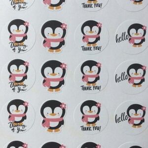 L'enveloppe Happy Mail scelle un pingouin mignon avec divers dictons autocollants mats de 1,5 po pour cartes ou courrier - 20 autocollants