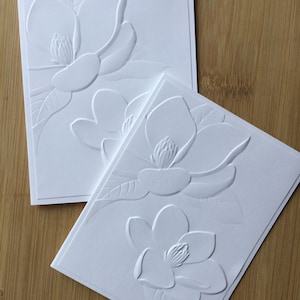Cartes de correspondance vierges gaufrées magnolia faites main blanc sur blanc - Lot de 2