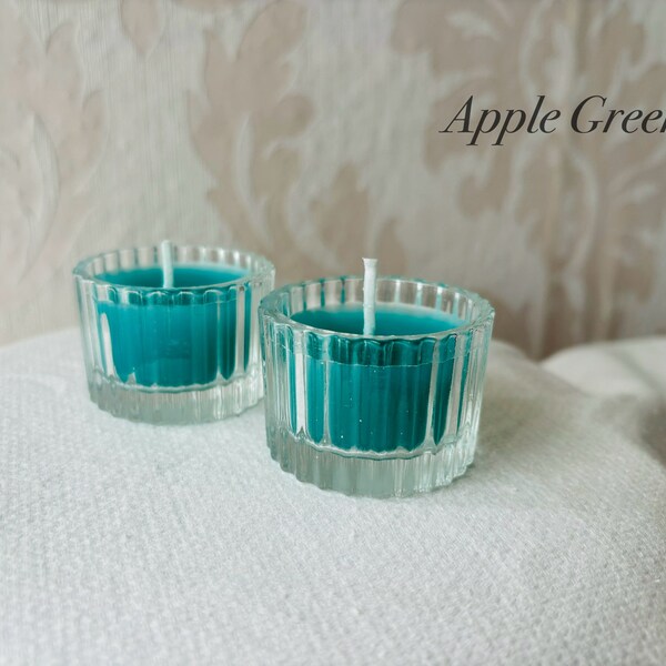 selbstgemachte Kerze aus Sojawachs in der Farbe Apple Green