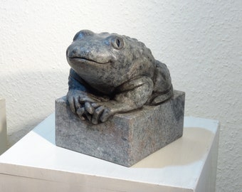 A toad made of stone