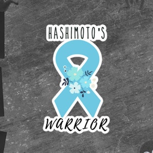 Bewustzijnssticker van Hashimoto | Chronische ziekte, sticker chronische pijn Spoonie, laptopsticker onzichtbare ziekte, lichtblauw lint