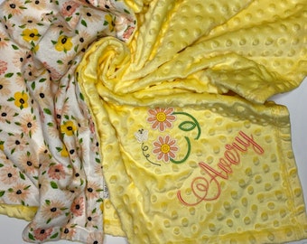 Couverture Minky en flanelle jaune marguerites, couverture florale personnalisée pour bébé ou lovey, couverture avec nom pour nourrisson, tout-petit, enfant