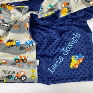 Couverture personnalisée pour bébé en camion, assortiment de véhicules de construction couverture en flanelle-minky avec nom, couverture personnalisée pour camion à benne basculante garçon