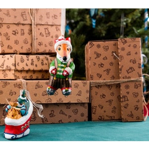 Decorazione infrangibile Volpe pattinatrice sul ghiaccio Decorazione in cartapesta Scultura Figurina di volpe Marchio ecologico Decorazione unica per l'albero di Natale Volpe Fatto a mano
