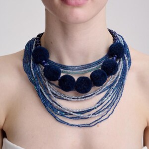 Blauwe ketting met kwastjes Lengte: 40 cm Gepersonaliseerde ketting Bohoketting Kralenketting voor vrouwen Handgemaakte ketting met kralen Cadeau voor haar