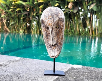 Maschera in legno di Timor, statua con base di supporto, decorazione artistica unica