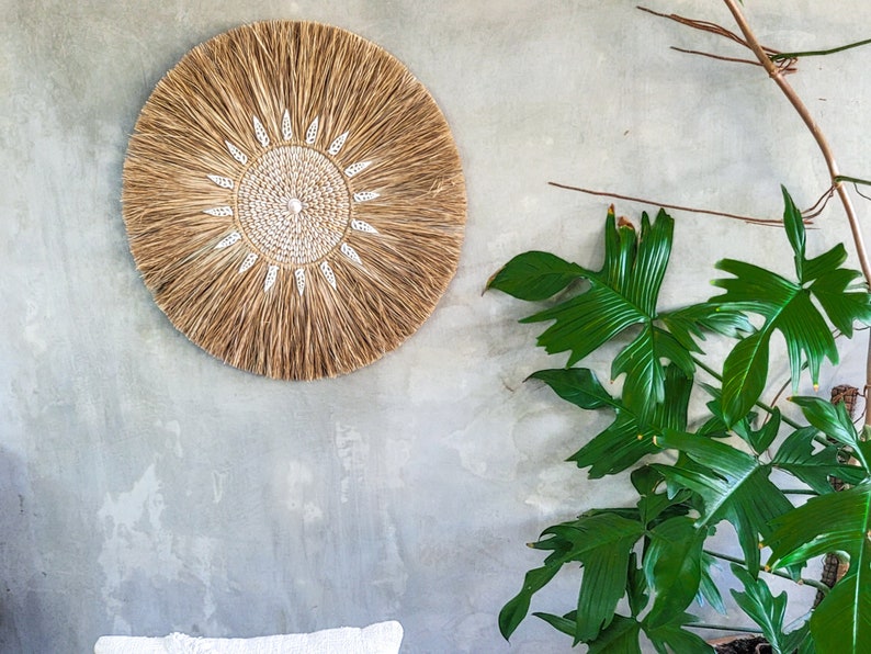 decorazione murale tropicale con conchiglie, arredamento in stile boho, parete appesa in rafia per il soggiorno immagine 2