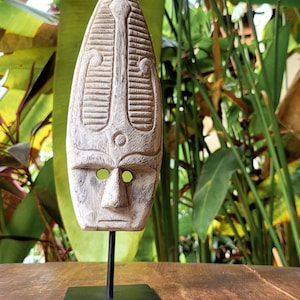 Escultura em madeira de Timor, máscara de madeira com base de suporte, decoração artística única