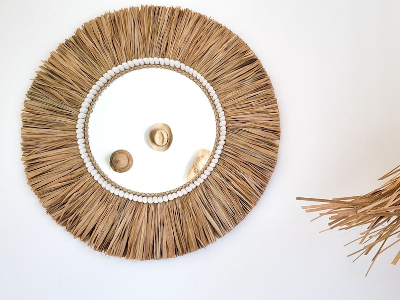 Natürlicher Raffia Spiegel 60 cm – tropisches Wohnaccessoire im Boho Stil.