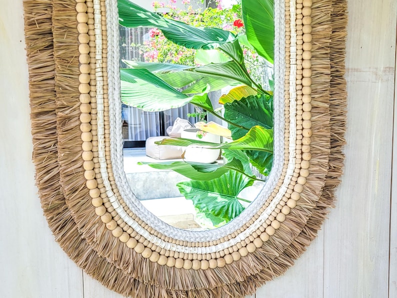 Raffia Wandspiegel mit rustikaler Oberfläche