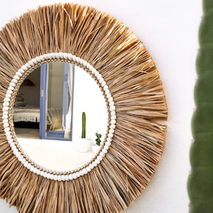 Tropische Wanddekoration – Boho Spiegel 60 cm aus Naturmaterialien.