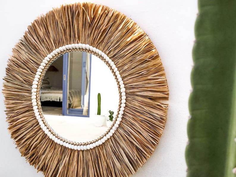 Tropische Wanddekoration – Boho Spiegel 60 cm aus Naturmaterialien.