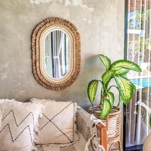 Boho Wandspiegel aus Bali mit Makramee und Naturmaterialien