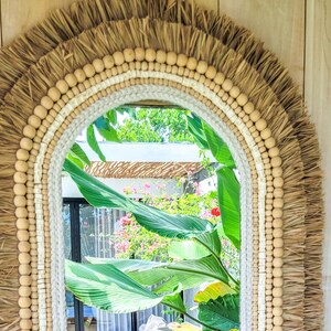 Boho Spiegel oval mit Holzperlen Details