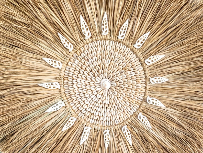 decorazione murale tropicale con conchiglie, arredamento in stile boho, parete appesa in rafia per il soggiorno immagine 3