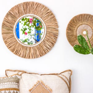 Raffia Boho Spiegel – handgefertigtes Unikat mit Muscheln aus Bali.