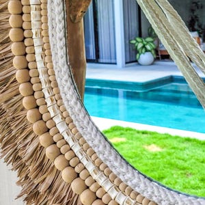 Ovale Boho Wanddeko mit natürlichem Bali Design