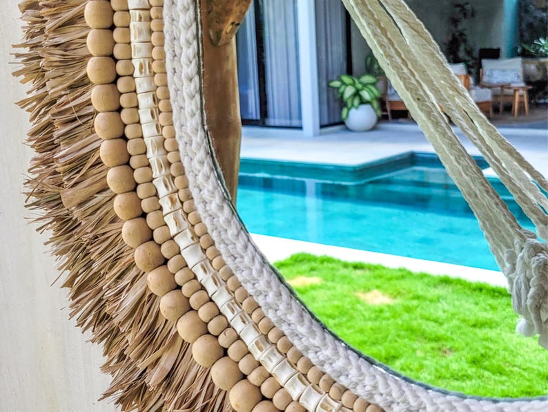 Ovale Boho Wanddeko mit natürlichem Bali Design
