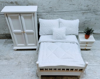 1/12th Dolls House Double Bed Set 5 Piece. White broderie anglaise throw and matching eiderdown. Pillows and cushion.