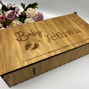 Digitale CUT Datei - Baby Meilenstein Box mit Worten und Monaten - SVG und DFX Dateien.