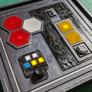 Volledig aan de muur gemonteerd bedieningspaneel uit Star Wars: Rogue One