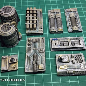 Puede incluir: Una colección de 10 modelos en miniatura de ciencia ficción impresos en 3D, detallados, grises y marrones. Los modelos están diseñados para su uso en juegos de mesa y proyectos de hobby. Los modelos presentan diversas formas y texturas, incluyendo tuberías, respiraderos y paneles.