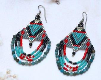 Boucles d'oreilles turquoise rouge en perles à motif ethnique - boucles d'oreilles avec apatite et onyx - fait main - bohème chic - boucles d'oreilles à franges