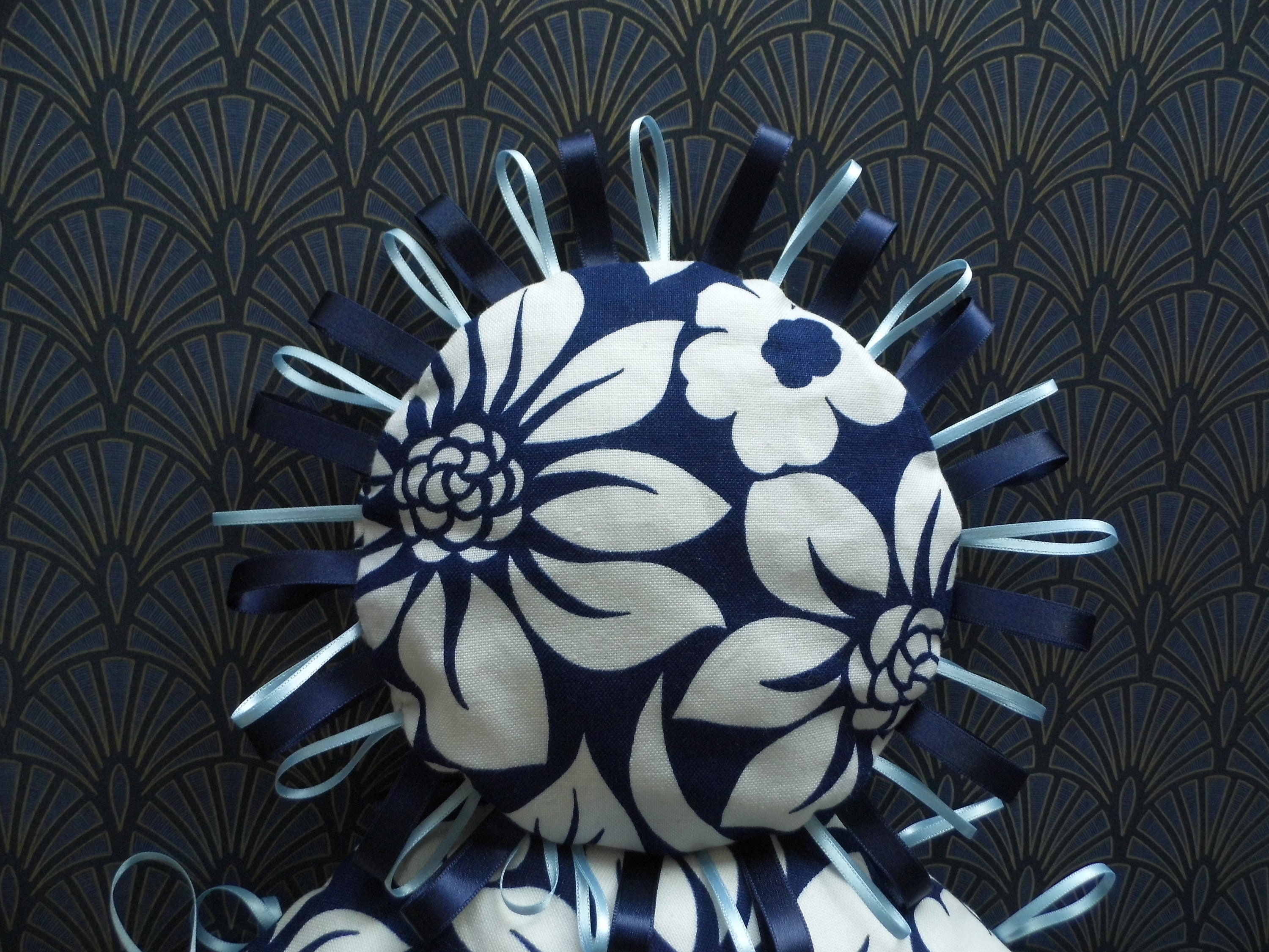 Petit Coussin Soleil Surprise