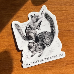 Sticker Defend the Wilderness Sticker randonnée sauvage guerrier drôle écureuils gauchiste progressiste anticapitaliste nature anarchisme