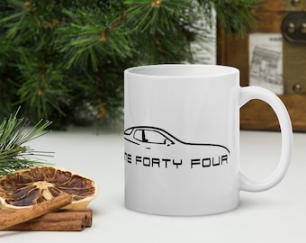Neuf quarante-quatre tasses inspirées des voitures de sport