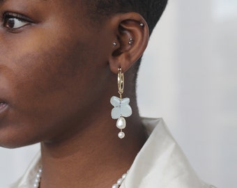 Hydrangea Pearl Hoop Earrings, 14kt Gold Filled Hoop Earrings, Pressed Flower Jewelry, Dried Flower Earrings, Freshwater Pearl Earrings