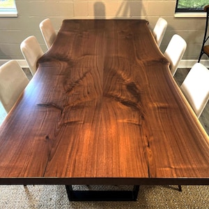 Handgemaakte zwarte walnoot eettafel, massief houten meubelenı