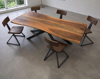 Tavolo da pranzo in noce massello con bordo naturale / Mobili in legno in stile rustico moderno