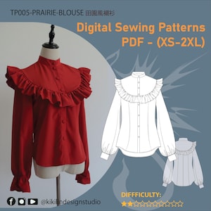 Op de afbeelding: Een rode blouse met lange mouwen, een hoge kraag, knoopsluiting aan de voorzijde en een grote ruche op het voorpand. De afbeelding bevat de tekst TP005-PRAIRIE-BLOUSE, Digital Sewing Patterns PDF - (XS-2XL) en een technische lijntekening.