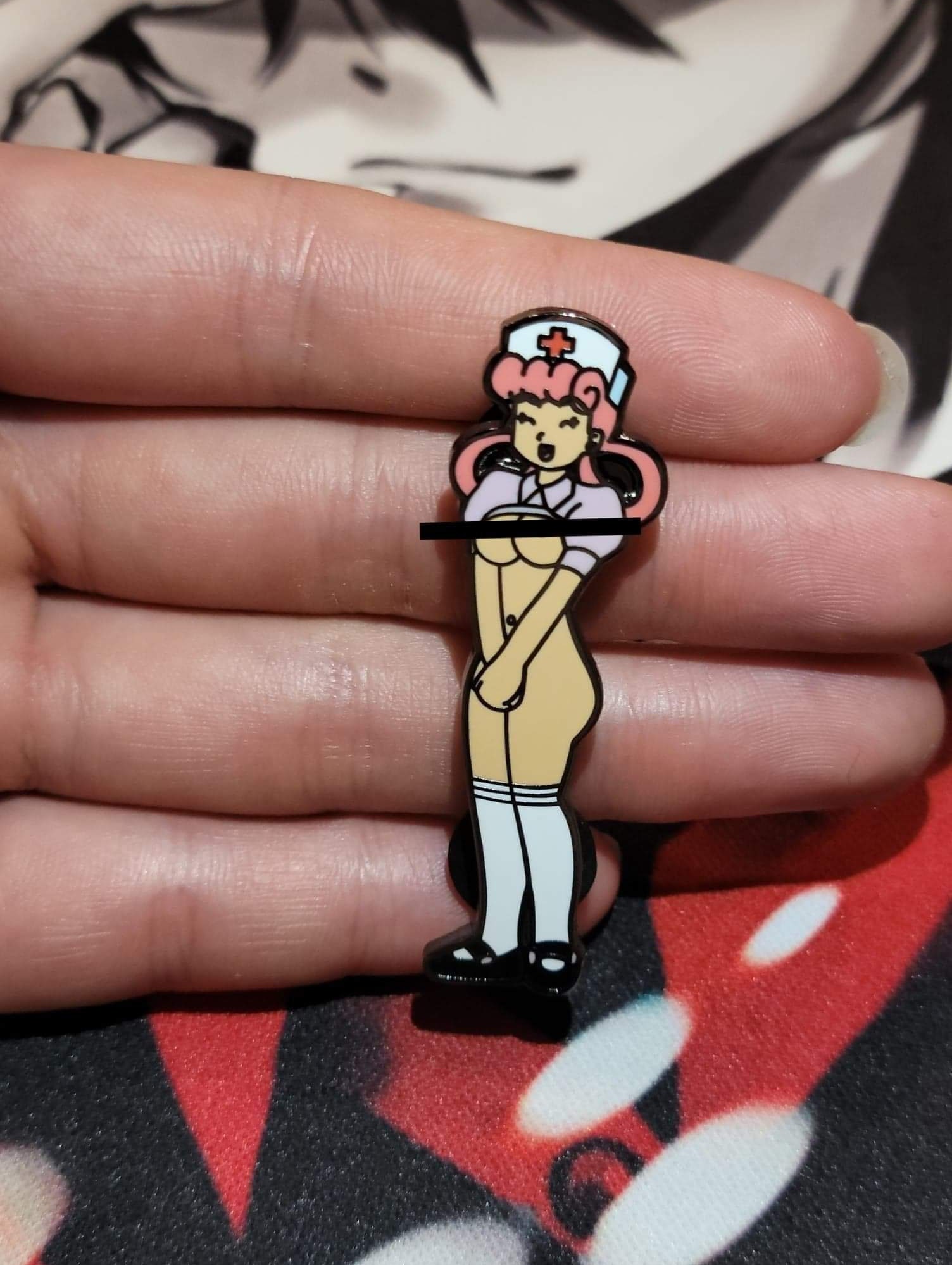 2" Harde emaille pin Sexy Nurse Joy - NSFW (pin niet echt gecensureerd...