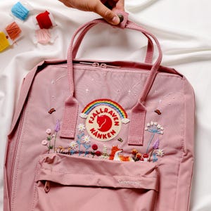 Fleur personnalisée, Renard brodé Kanken, Lettres du nom brodées dans le sac à dos, Marguerite brodée dans le sac à dos, Arc-en-ciel, Sac personnalisé, Porte-monnaie