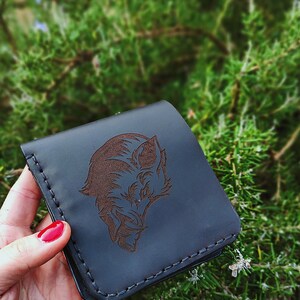 CARTERA DE CUERO JABALÍ, Cartera de cuero negra, Bolsillo de cuero, Cartera de hombre, Cartera personalizada, Regalo para él, Cartera pequeña de cuero personalizada, jabalí