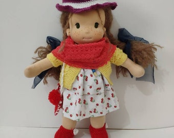 Made To Order Waldorfpuppe Steiner Puppe 40 см/16-Zoll-Textilpuppe für Mädchen Erste Puppe mit Karamell-Haaren mit einer Reihe von Kleidung