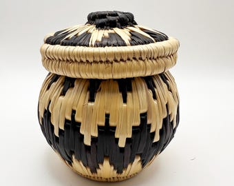 Small storage basket, Decorative accent small basket with lid