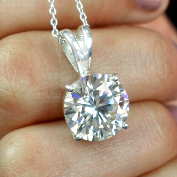 Moissanite diamond pendant Clearance