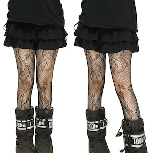 Medias de rejilla negras con estampado abstracto