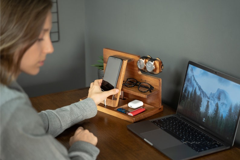 Cadeaux pour hommes, station d'accueil en bois pour hommes, organisateur de table de chevet cadeau pour mari, cadeau d'anniversaire, cadeau d'anniversaire, cadeau de Noël image 3