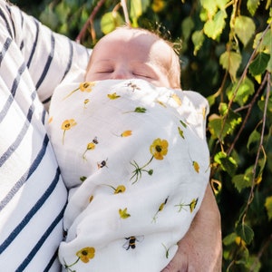 Buttercups & Bumbles Muslin Swaddle Blanket - Bumble Bees Baby Gift