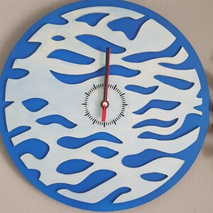Wanduhr aus Holz – Laserschnitt – handgefertigtes Design