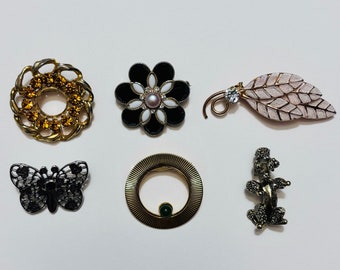 Lot Of Vintage Medium Size Brooches