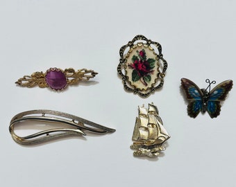 Lot Of Vintage Medium Size Brooches